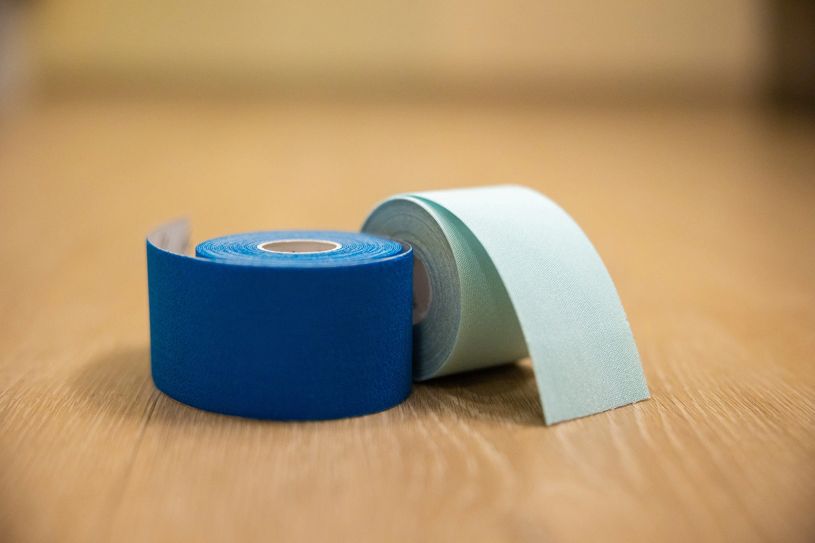 Kinesiotape im PhysioTeam HB in Bad Fallingbostel zur Unterstützung von Muskeln und Gelenken.
