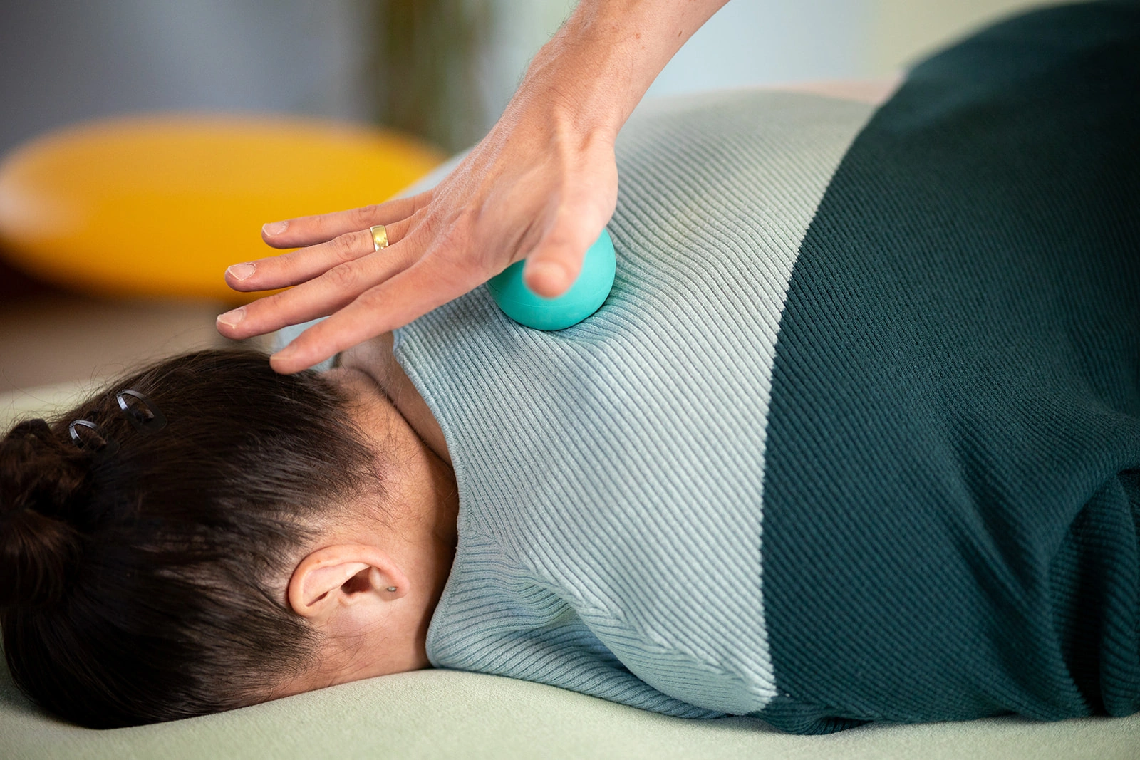 Therapeutische Massage im PhysioTeam HB in Bad Fallingbostel zur Lockerung der Muskulatur.