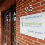 Praxisschild des PhysioTeam HB in Bad Fallingbostel.