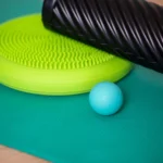 Faszienrolle, Balancekissen und Therapieball für Übungen im PhysioTeam HB.